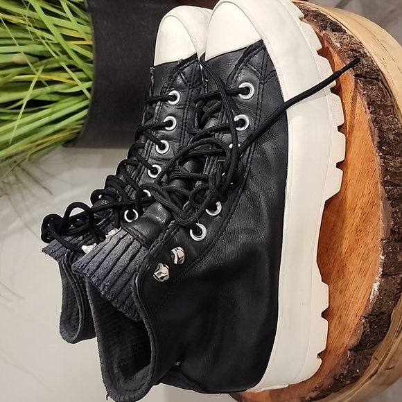 Converse Chuck Taylor All-Star Lugged Leather Upper Sneaker Women's Size 9.5 - Picture 3 of 10